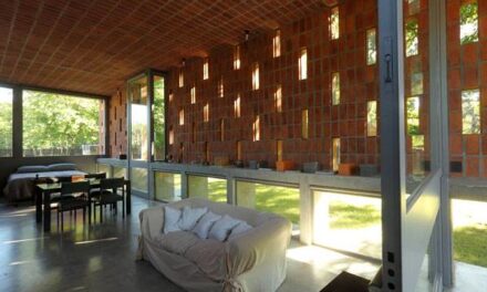 Estudio Film-Obras de arquitectura y su casa vacacional de ladrillo