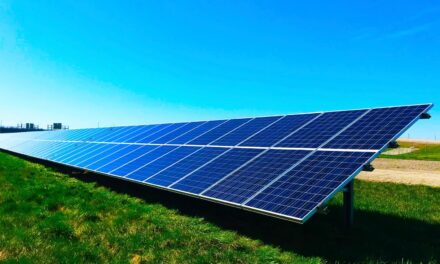 Cada vez más industrias instalan sistemas de seguridad alimentados por paneles solares