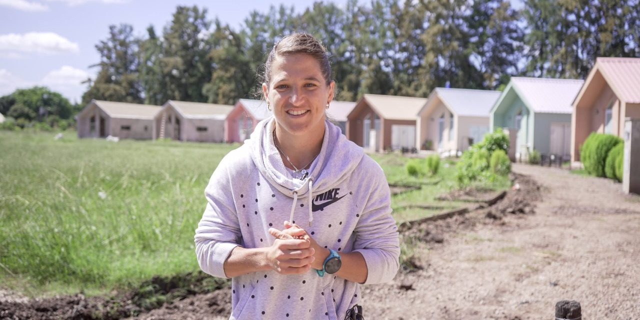 Con el apoyo de Paula Pareto, Saint-Gobain Argentina se une a la Fundación Akamasoa en la construcción de viviendas sociales